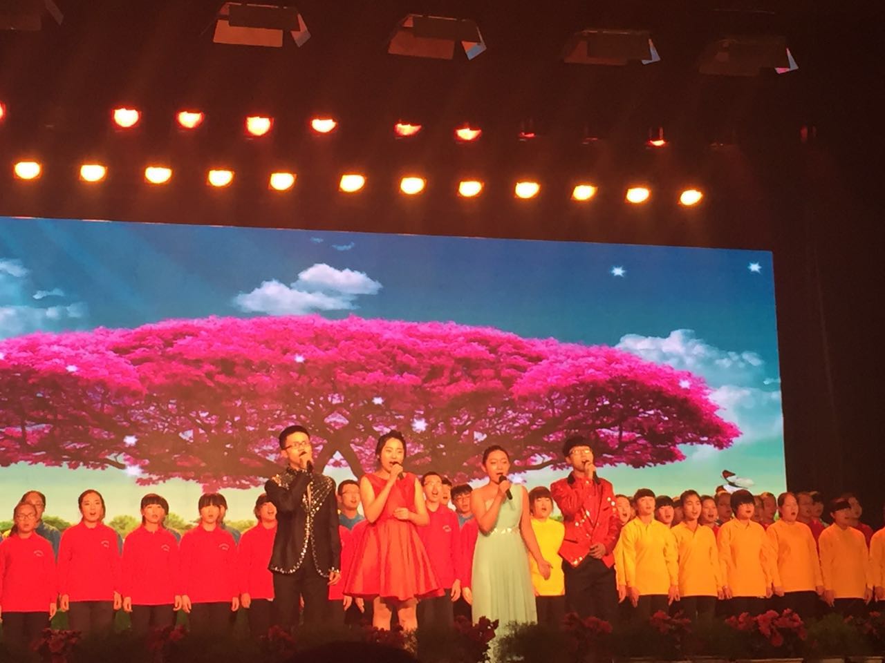 合唱《明天会更好》